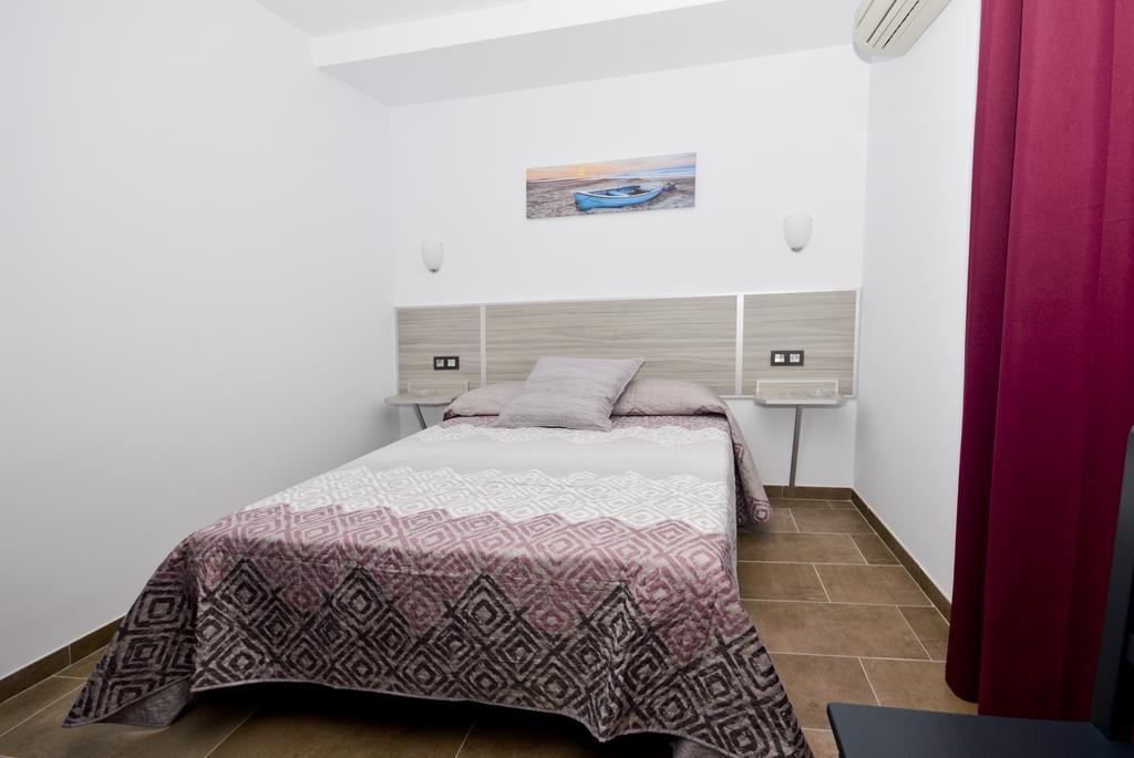 Hostal Maria Jose Conil De La Frontera Εξωτερικό φωτογραφία